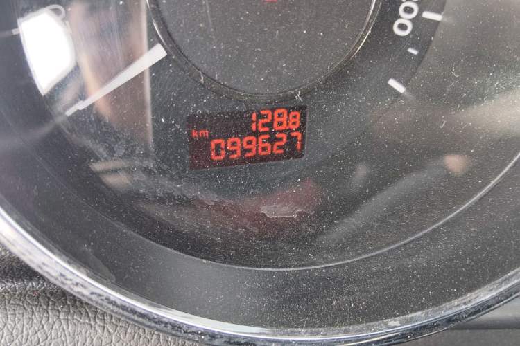Used Peugeot 3008 2016 2.0L Automatic Standard Edition Odometer Close Up