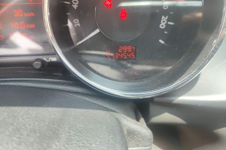 Used Peugeot 3008 2016 2.0L Automatic Classic Edition Odometer Close Up