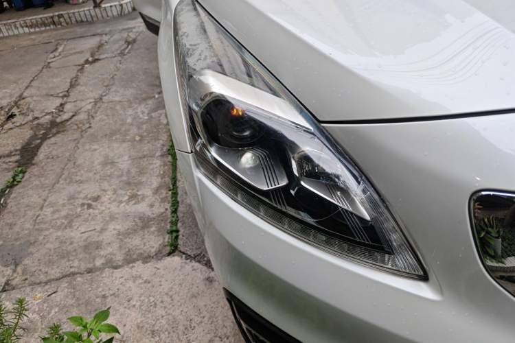 Used Peugeot 3008 2016 1.6THP Automatic Trend Edition Right Front Headlight
