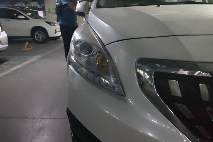 Used Peugeot 3008 2016 2.0L Automatic Classic Edition Right Front Headlight