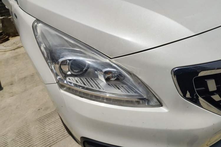 Used Peugeot 3008 2016 1.6THP Automatic Classic Edition Right Front Headlight
