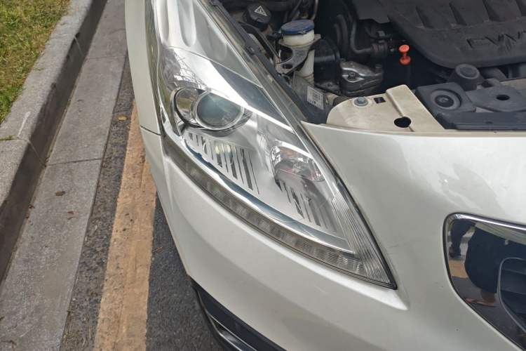 Used Peugeot 3008 2016 2.0L Automatic Classic Edition Right Front Headlight