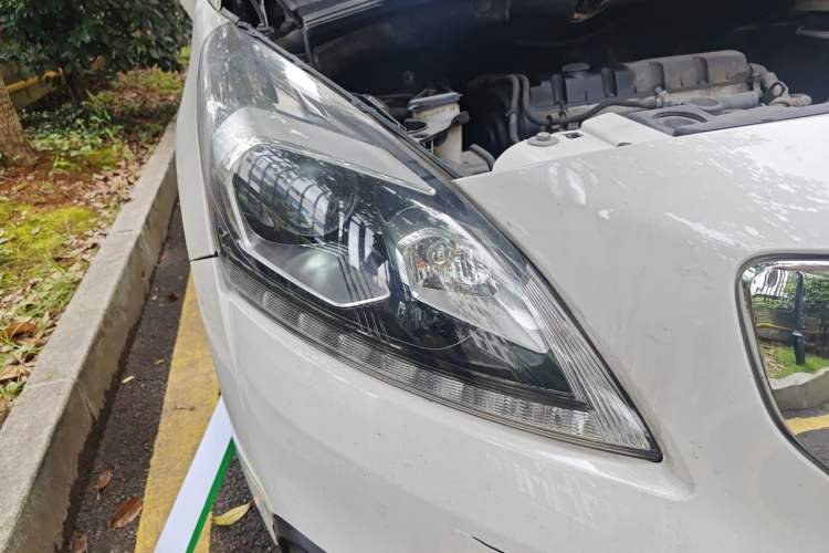 Used Peugeot 3008 2016 2.0L Automatic Trend Edition Right Front Headlight