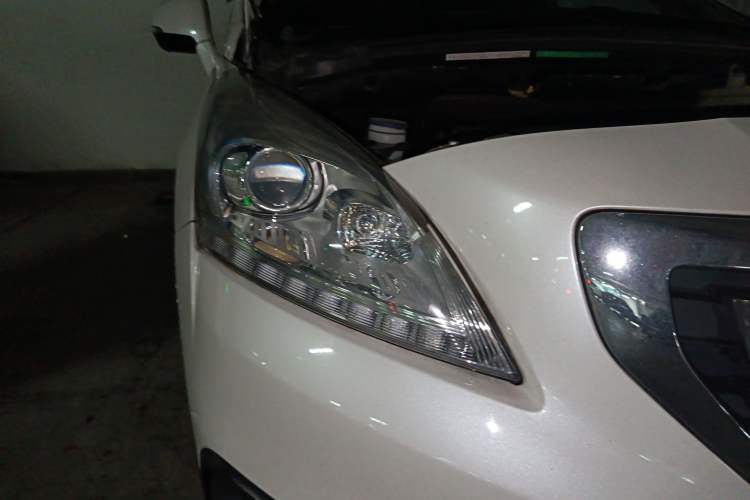 Used Peugeot 3008 2016 1.6THP Automatic Classic Edition Right Front Headlight