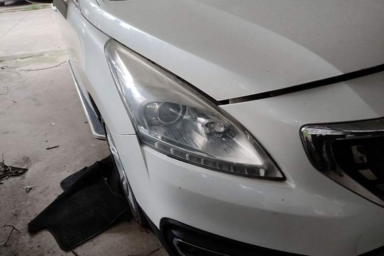 Used Peugeot 3008 2016 1.6THP Automatic Classic Edition Right Front Headlight