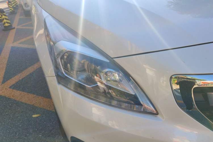 Used Peugeot 3008 2016 1.6THP Automatic Trend Edition Right Front Headlight