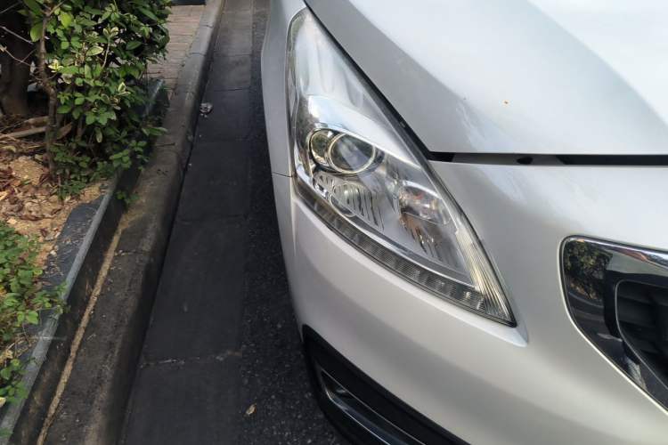 Used Peugeot 3008 2016 2.0L Automatic Classic Edition Right Front Headlight