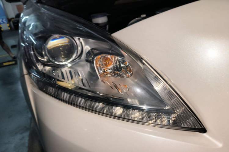 Used Peugeot 3008 2016 2.0L Automatic Classic Edition Right Front Headlight