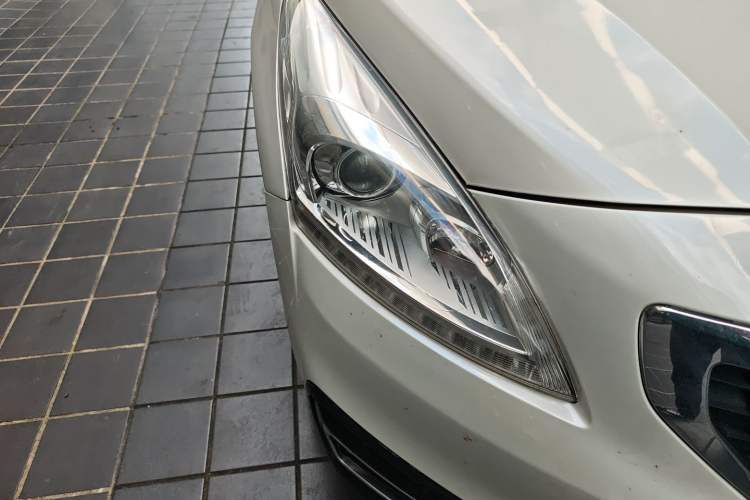 Used Peugeot 3008 2016 2.0L Automatic Classic Edition Right Front Headlight