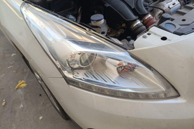 Used Peugeot 3008 2016 1.6THP Automatic Classic Edition Right Front Headlight