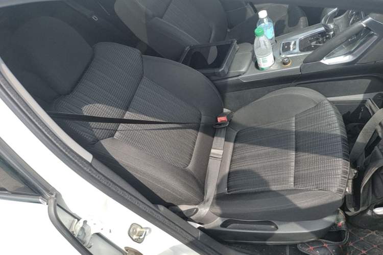 Used Peugeot 3008 2016 2.0L Automatic Classic Edition Right Front Seat