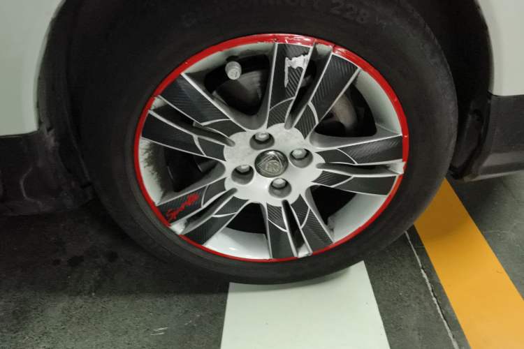 Used Peugeot 3008 2016 1.6THP Automatic Classic Edition Right Front Wheel Hub
