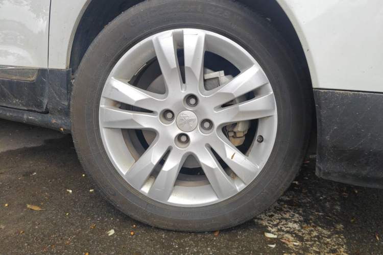 Used Peugeot 3008 2016 1.6THP Automatic Classic Edition Right Front Wheel Hub