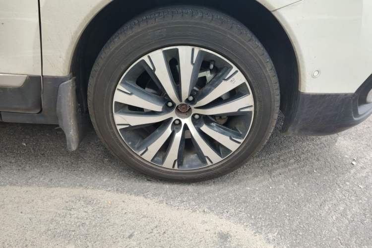 Used Peugeot 3008 2016 1.6THP Automatic Prestige Edition Right Front Wheel Hub
