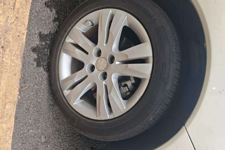 Used Peugeot 3008 2016 2.0L Automatic Classic Edition Right Front Wheel Hub