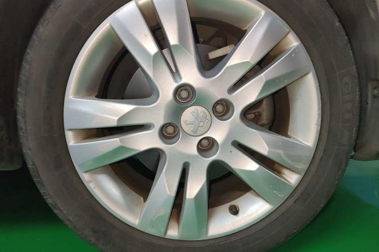 Used Peugeot 3008 2016 1.6THP Automatic Classic Edition Right Front Wheel Hub