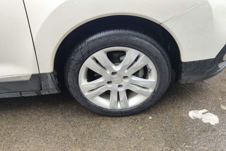 Used Peugeot 3008 2016 1.6THP Automatic Classic Edition Right Front Wheel Hub