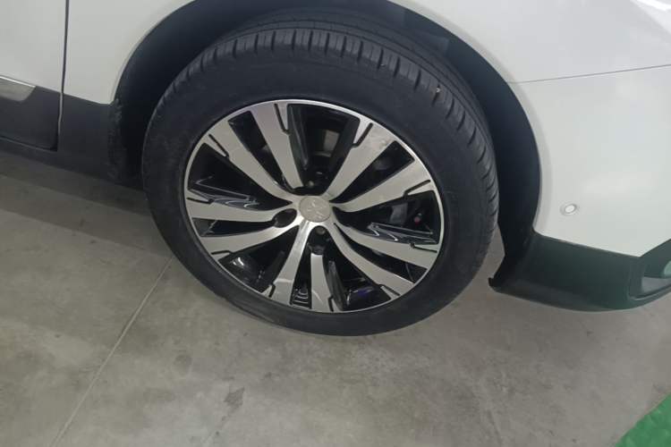 Used Peugeot 3008 2016 1.6THP Automatic Prestige Edition Right Front Wheel Hub