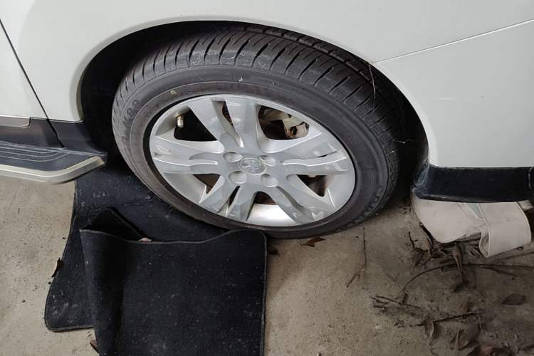Used Peugeot 3008 2016 1.6THP Automatic Classic Edition Right Front Wheel Hub