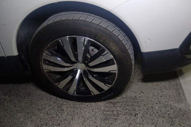 Used Peugeot 3008 2016 1.6THP Automatic Prestige Edition Right Front Wheel Hub