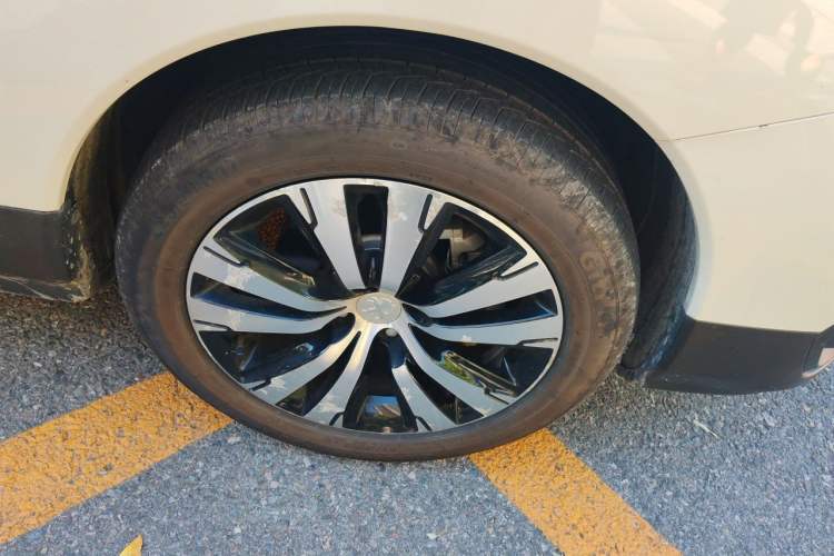 Used Peugeot 3008 2016 1.6THP Automatic Trend Edition Right Front Wheel Hub