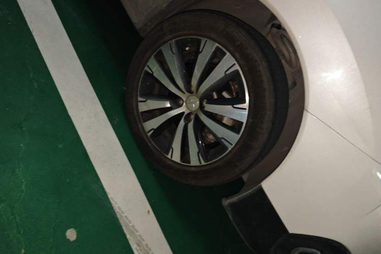 Used Peugeot 3008 2016 2.0L Automatic Trend Edition Right Front Wheel Hub