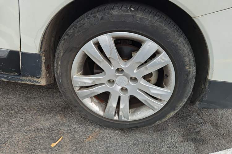 Used Peugeot 3008 2016 1.6THP Automatic Classic Edition Right Front Wheel Hub