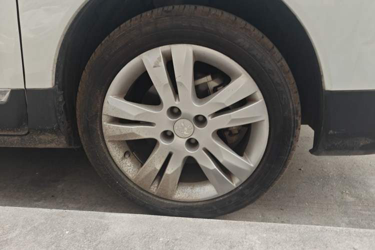 Used Peugeot 3008 2016 1.6THP Automatic Classic Edition Right Front Wheel Hub