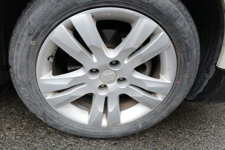 Used Peugeot 3008 2016 1.6THP Automatic Classic Edition Right Front Wheel Hub
