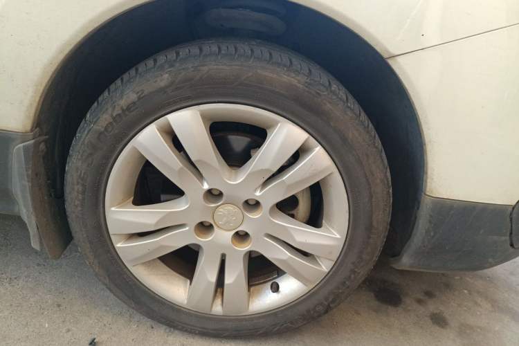 Used Peugeot 3008 2016 1.6THP Automatic Classic Edition Right Front Wheel Hub