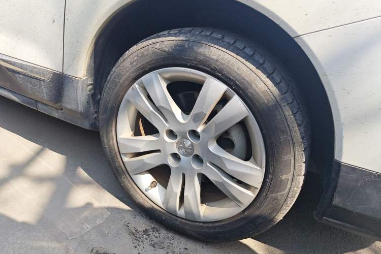 Used Peugeot 3008 2016 2.0L Automatic Classic Edition Right Front Wheel Hub