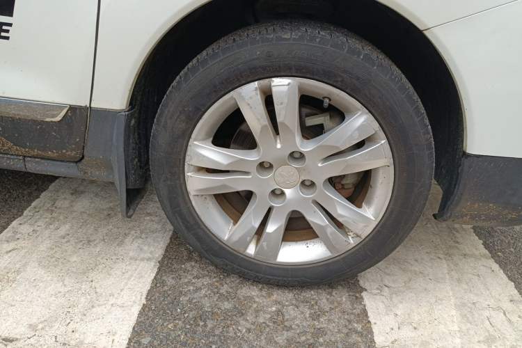 Used Peugeot 3008 2016 1.6THP Automatic Classic Edition Right Front Wheel Hub