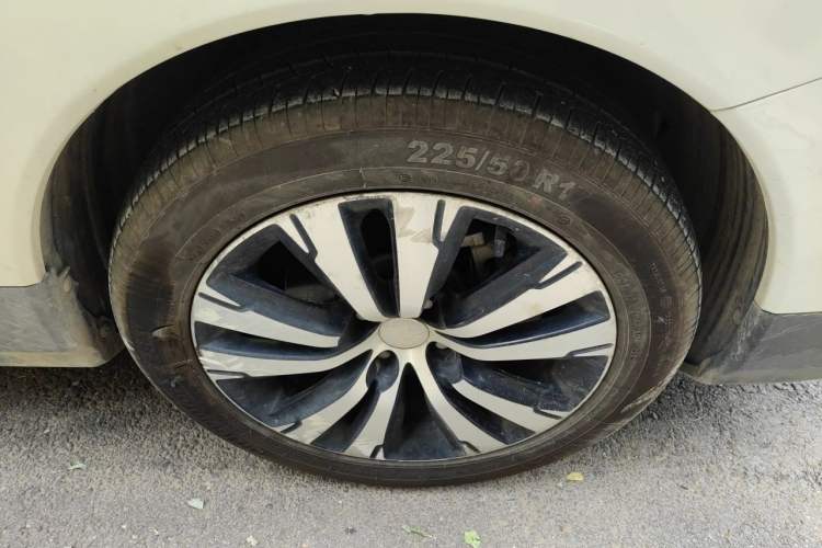 Used Peugeot 3008 2016 1.6THP Automatic Trend Edition Right Front Wheel Hub