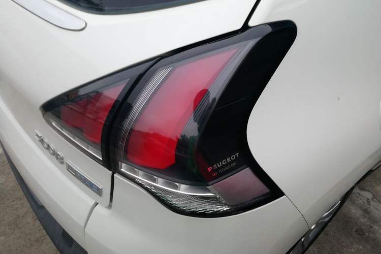 Used Peugeot 3008 2016 1.6THP Automatic Standard Edition Right Rear Taillight