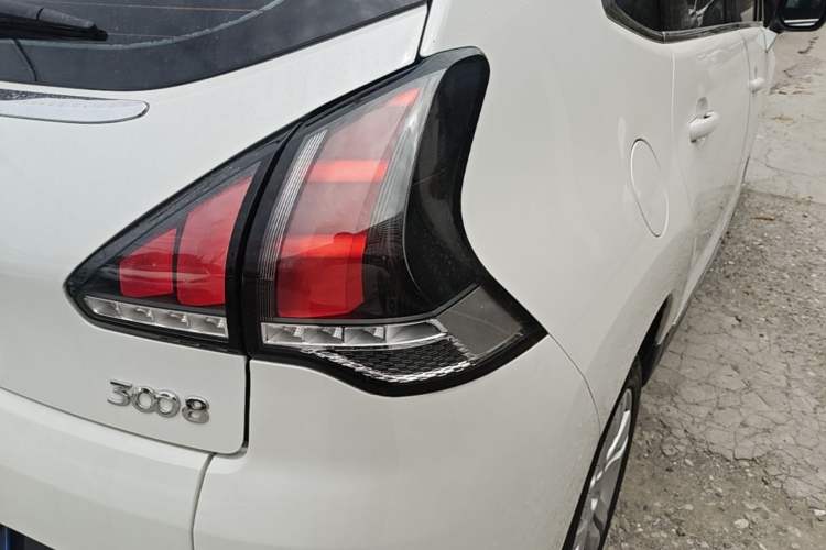 Used Peugeot 3008 2016 2.0L Automatic Classic Edition Right Rear Taillight