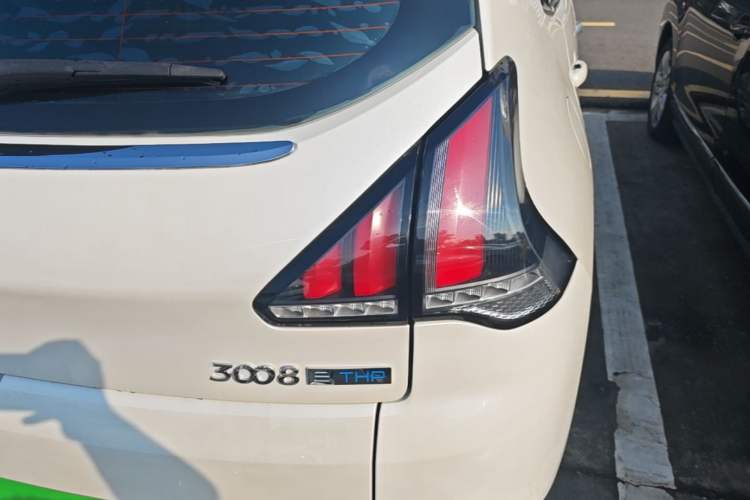 Used Peugeot 3008 2016 1.6THP Automatic Classic Edition Right Rear Taillight