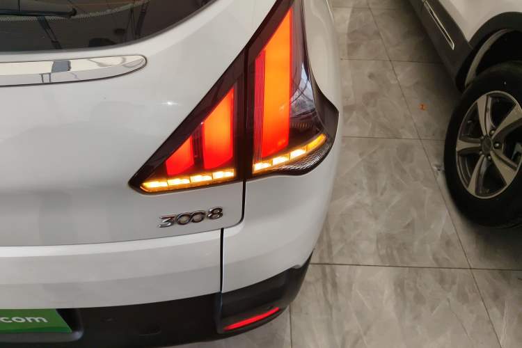 Used Peugeot 3008 2016 2.0L Automatic Classic Edition Right Rear Taillight