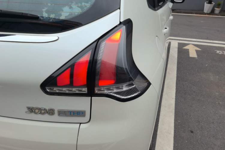 Used Peugeot 3008 2016 1.6THP Automatic Classic Edition Right Rear Taillight
