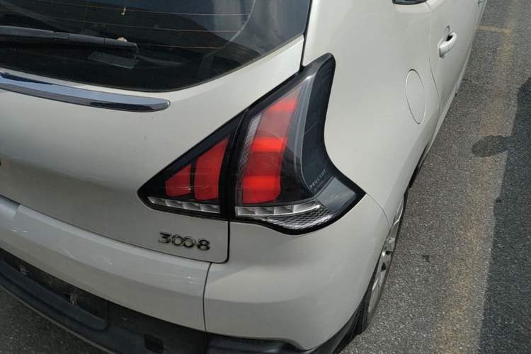 Used Peugeot 3008 2016 2.0L Automatic Classic Edition Right Rear Taillight
