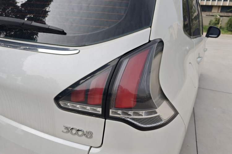 Used Peugeot 3008 2016 2.0L Automatic Standard Edition Right Rear Taillight