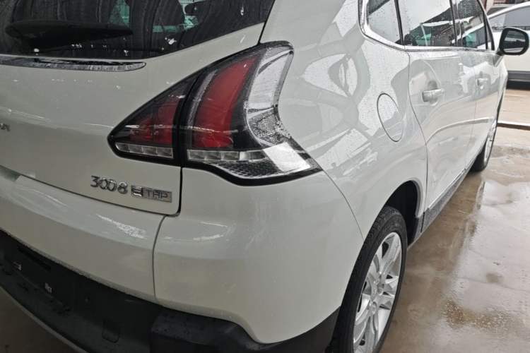 Used Peugeot 3008 2016 1.6THP Automatic Classic Edition Right Rear Taillight