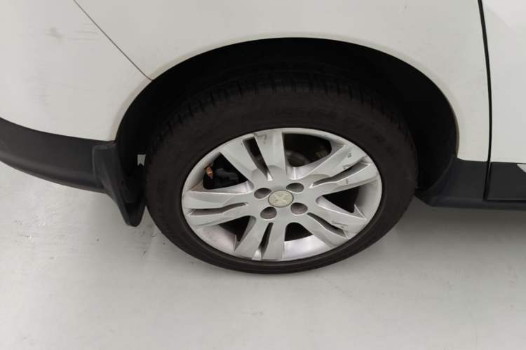 Used Peugeot 3008 2016 1.6THP Automatic Classic Edition Right Rear Wheel Hub
