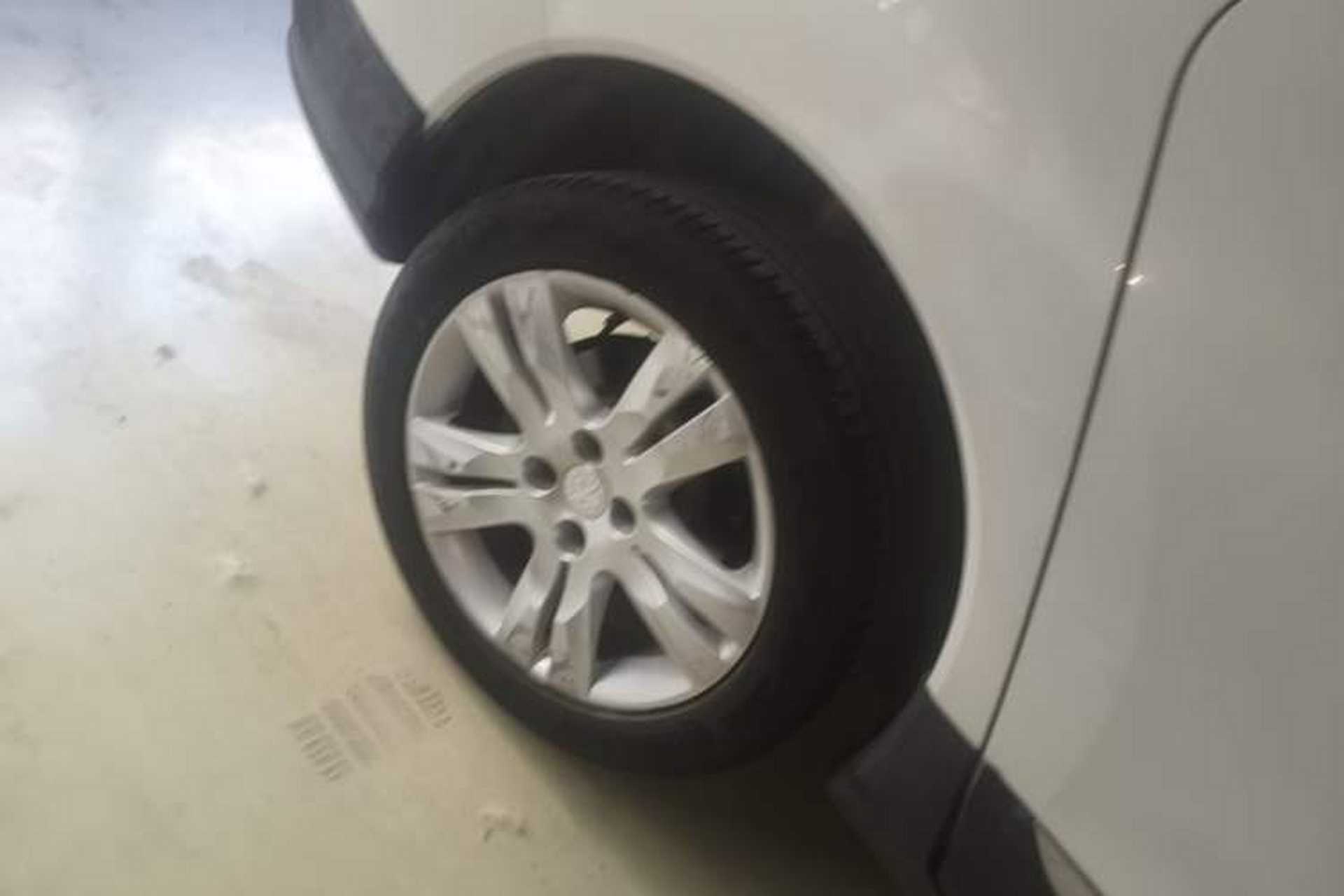 Used Peugeot 3008 2016 2.0L Automatic Classic Edition Right Rear Wheel Hub