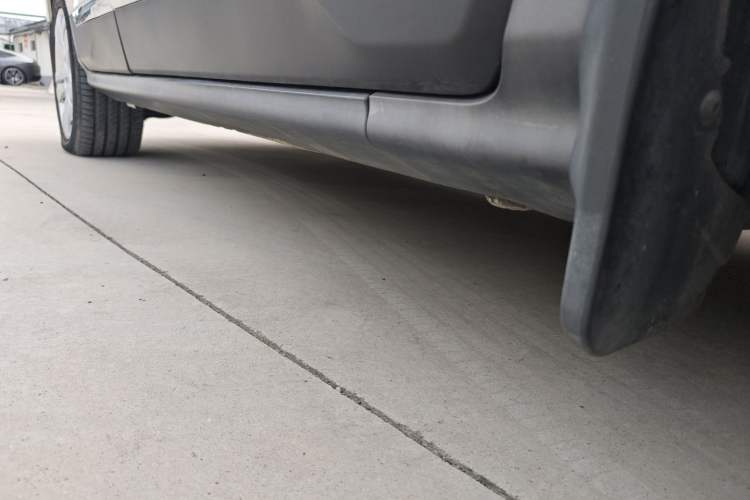 Used Peugeot 3008 2016 2.0L Automatic Standard Edition Right Side Sill