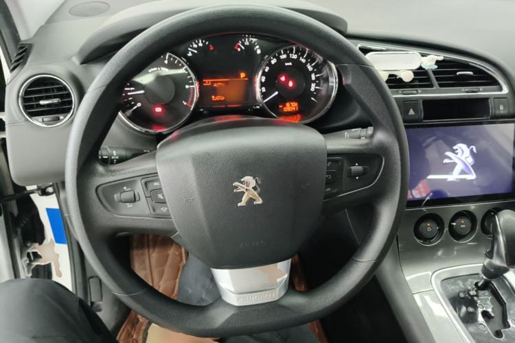 Used Peugeot 3008 2016 1.6THP Automatic Classic Edition Steering Wheel