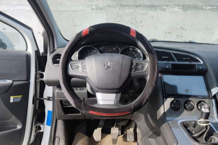 Used Peugeot 3008 2016 2.0L Manual Classic Edition Steering Wheel
