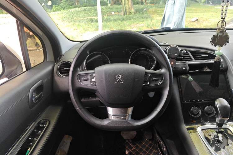 Used Peugeot 3008 2016 1.6THP Automatic Classic Edition Steering Wheel