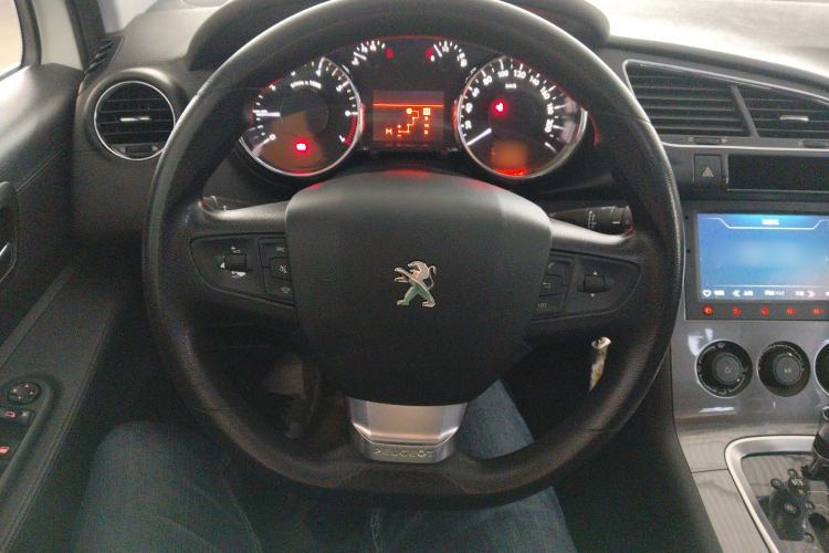 Used Peugeot 3008 2016 1.6THP Automatic Classic Edition Steering Wheel