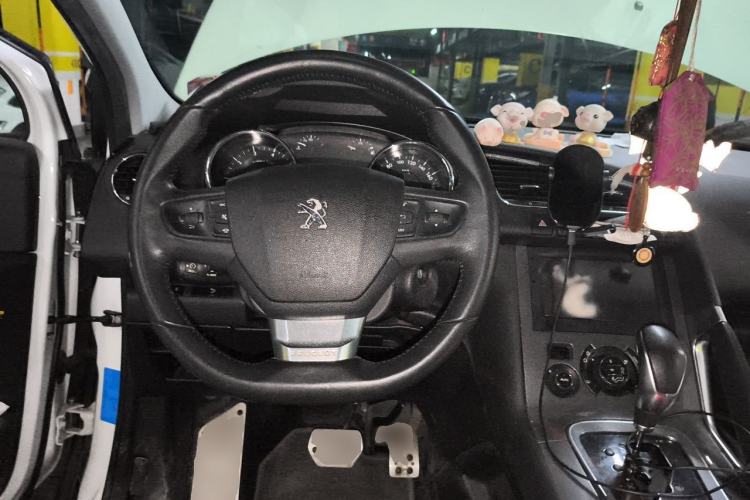 Used Peugeot 3008 2016 1.6THP Automatic Trend Edition Steering Wheel
