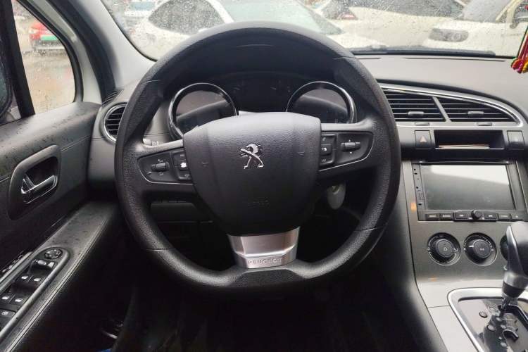 Used Peugeot 3008 2016 1.6THP Automatic Classic Edition Steering Wheel